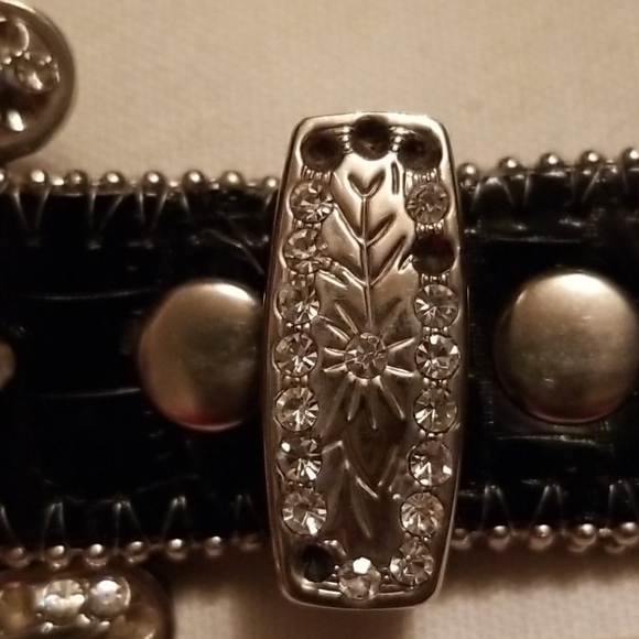 Nocona Interchangeable Buckle Cross Conchos Belt - Picture 6 of 16